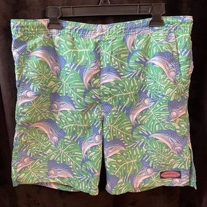 Mens L Vineyard Vine swim trunks